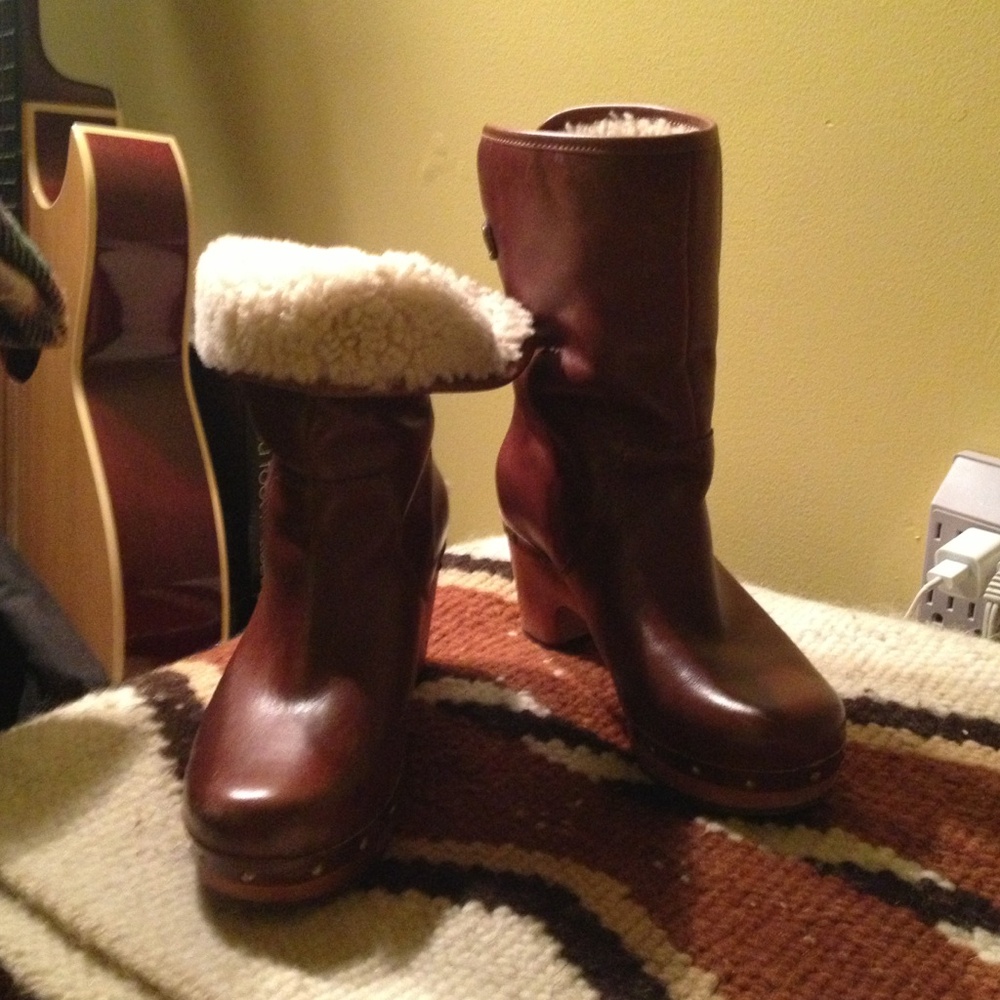 COPY - Ugg Clog Boots